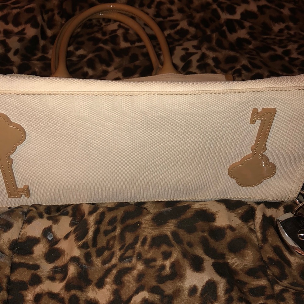 Handbag - Picture 8 of 8